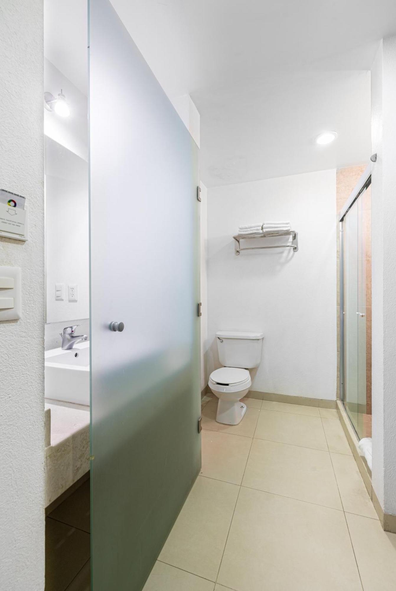 Hotel Mexico Plaza Silao Aeropuerto Eksteriør bilde